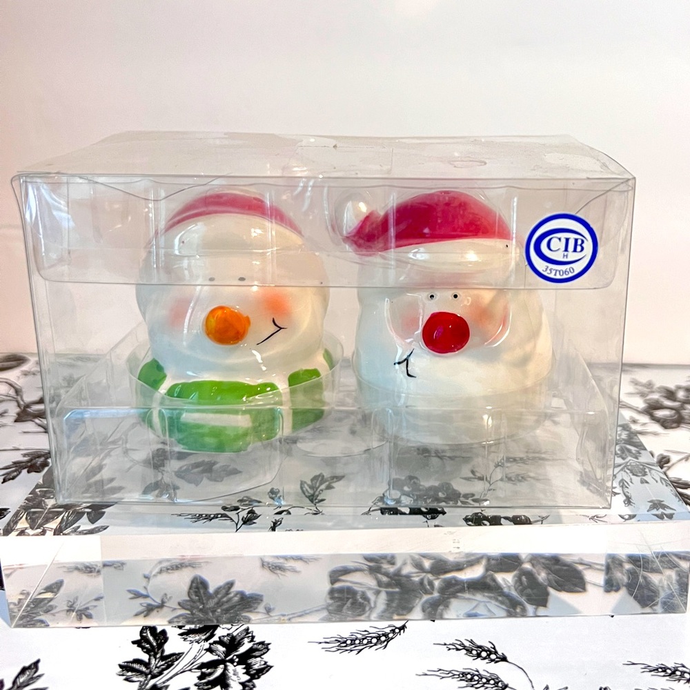 Vintage Christmas Snowman and snow women salt and pepper shakers set